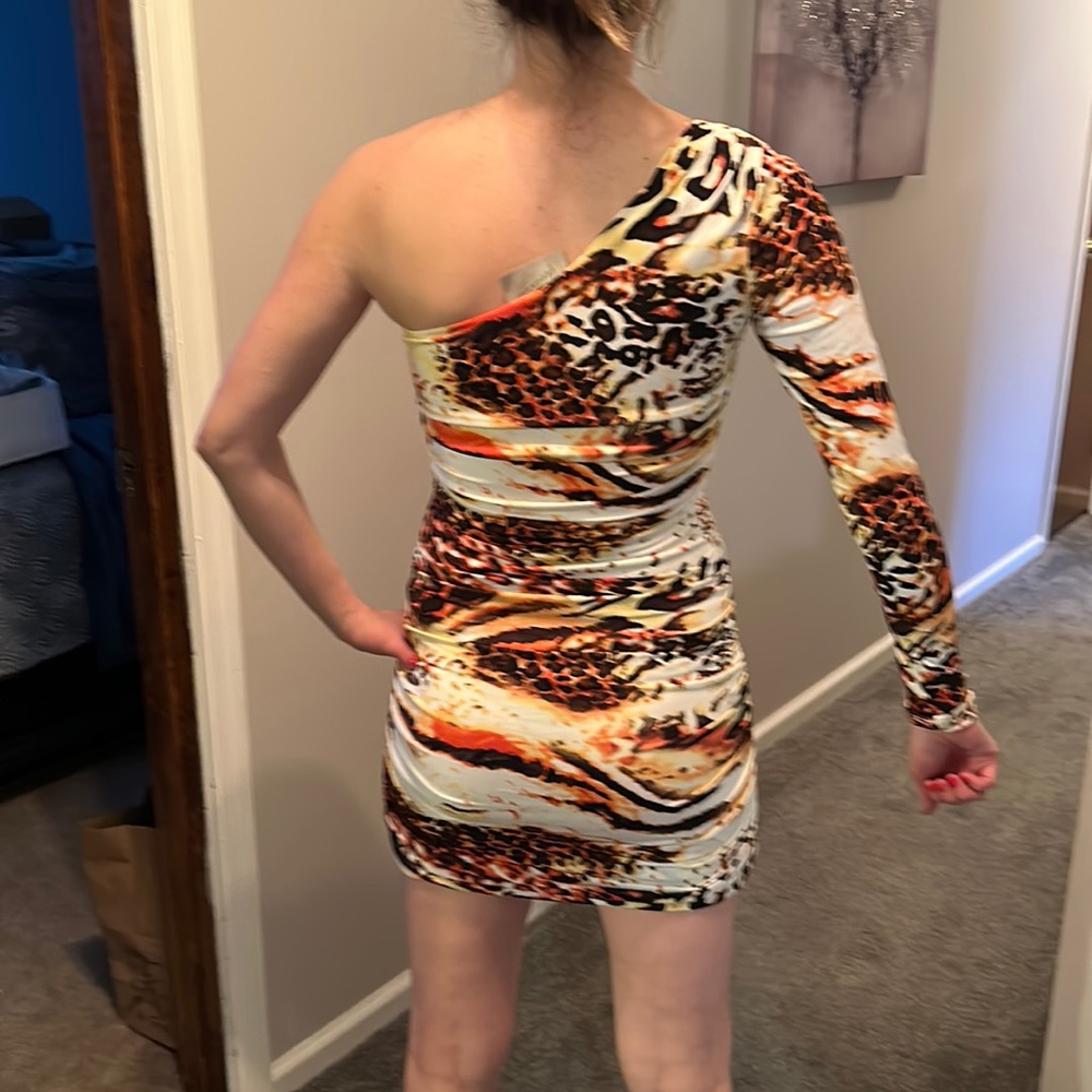 Short leopard one shoulder mini